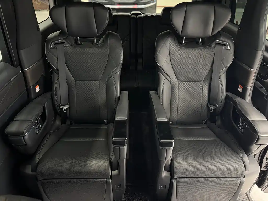 Toyota Vellfire — миниатюра 8