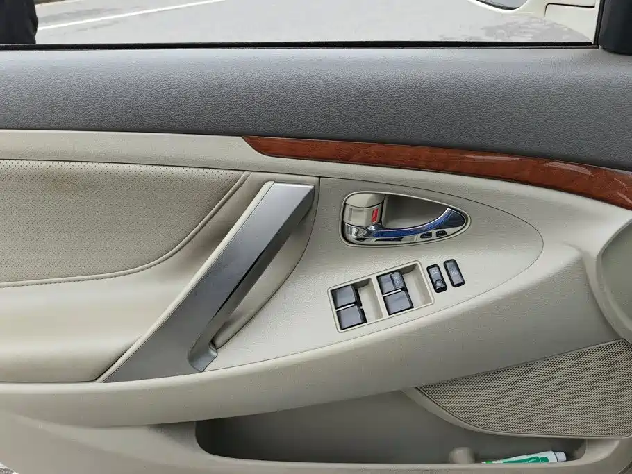 Toyota Camry — миниатюра 7