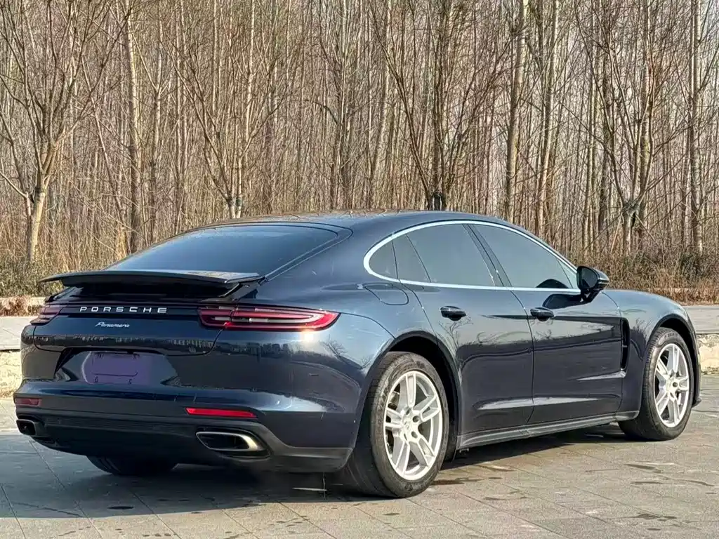 PORSCHE PANAMERA