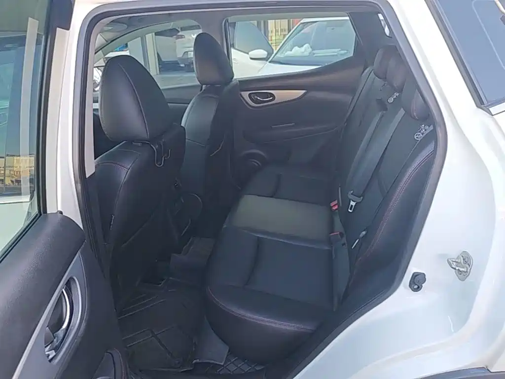 Nissan Qashqai — миниатюра 17