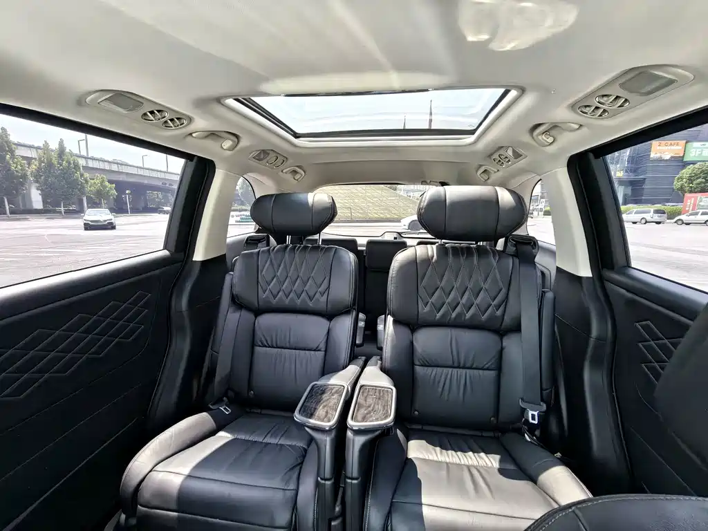 Honda Elysion — миниатюра 17