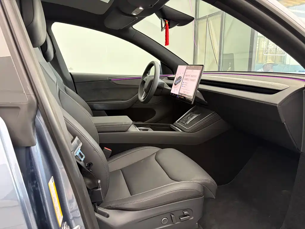 Tesla Model Y L — миниатюра 10