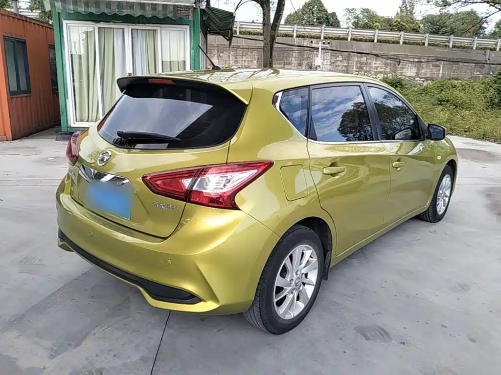 Nissan Tiida — миниатюра 7