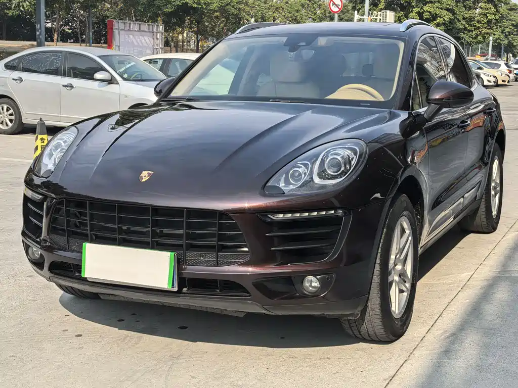 PORSCHE MACAN