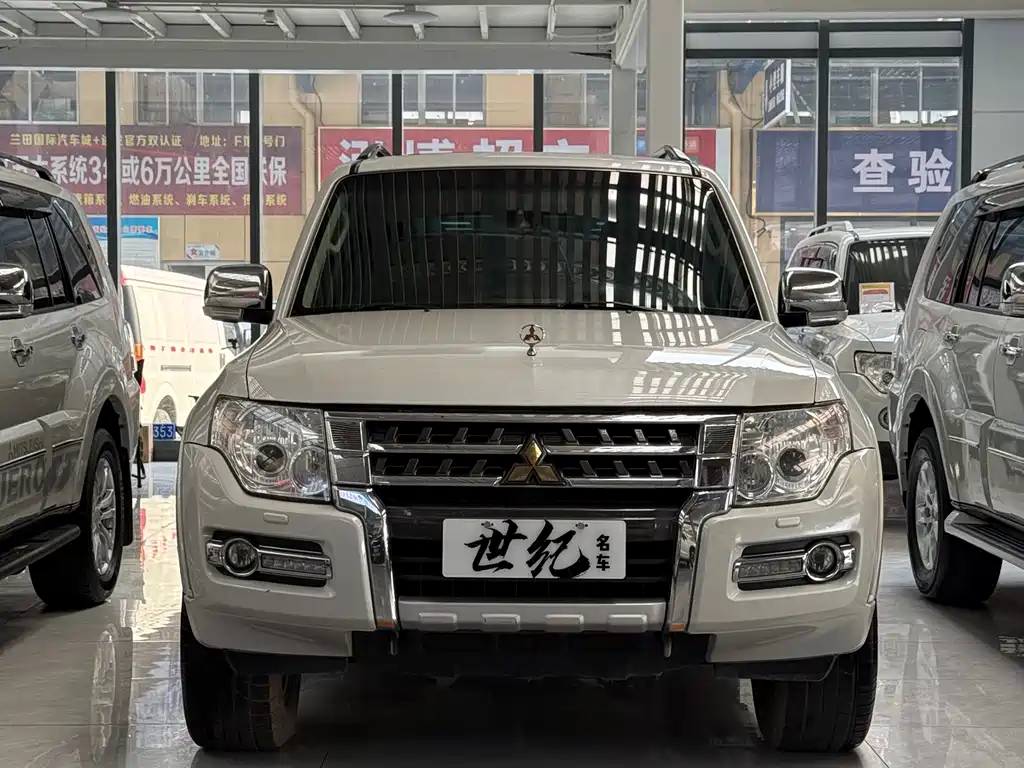 Mitsubishi Pajero (Import) 2018