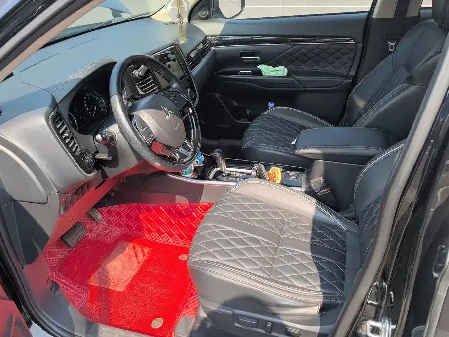 Mitsubishi Outlander — миниатюра 9