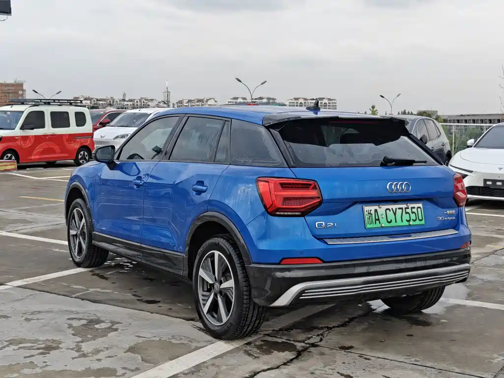 Audi Q2L e-tron — миниатюра 6
