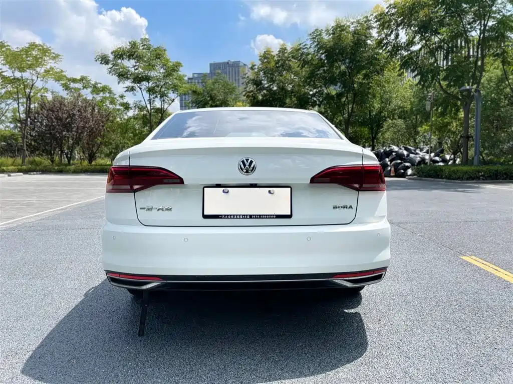 VOLKSWAGEN BORA