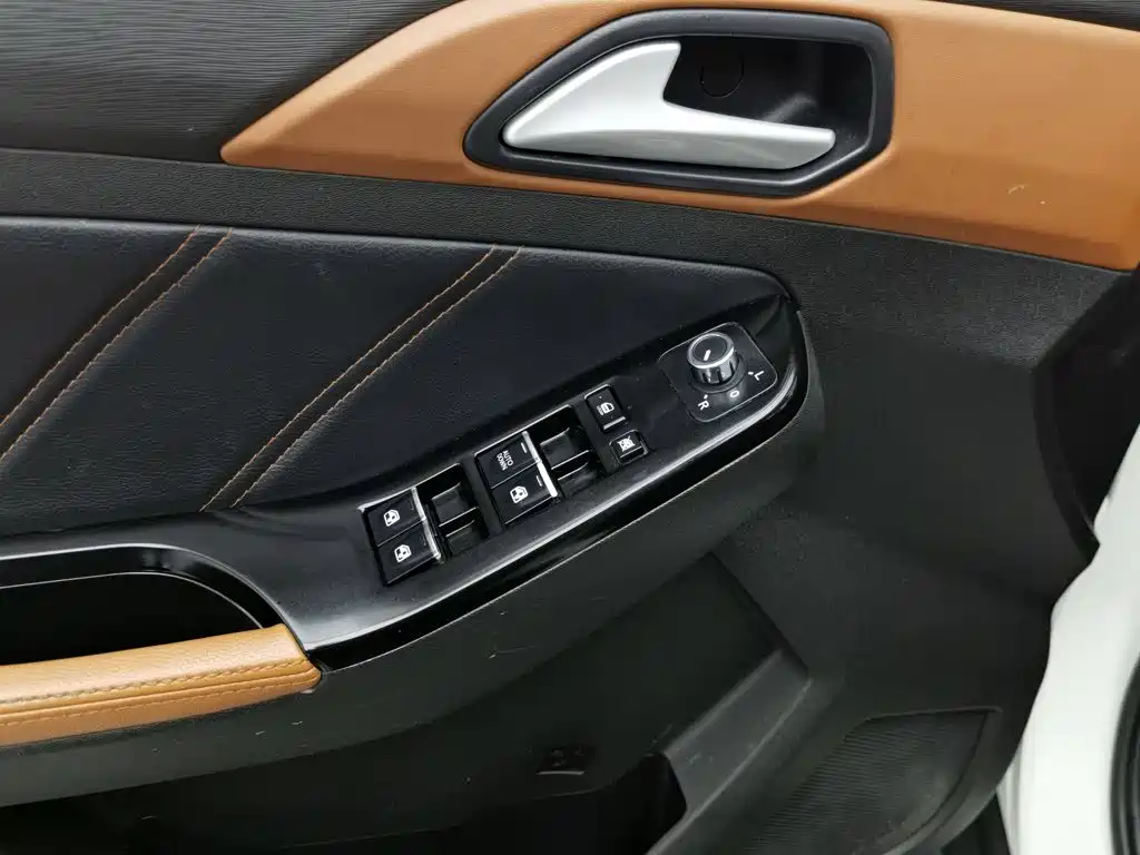 BAIC Senova X35 — миниатюра 9