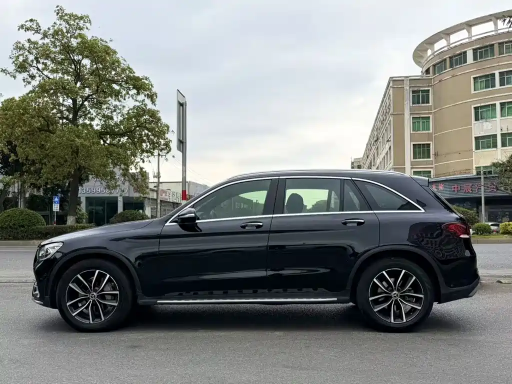 MERCEDES-BENZ GLC