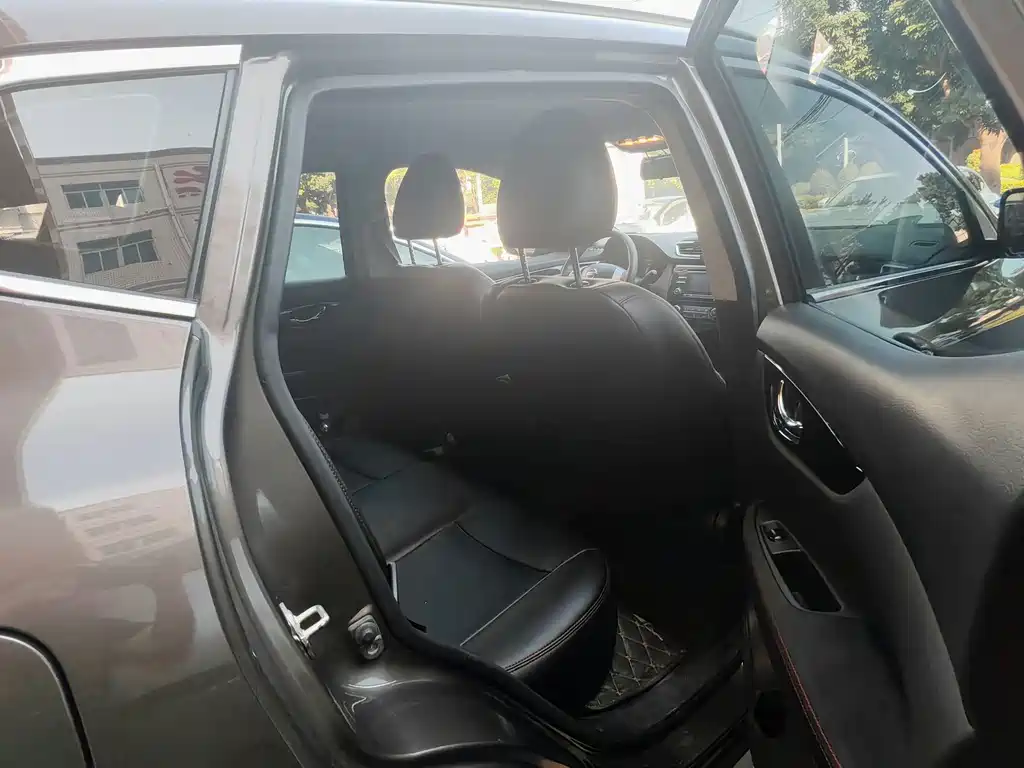 Nissan Qashqai — миниатюра 9