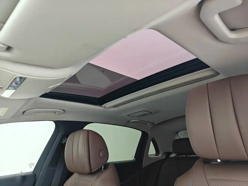 Mercedes-Benz E-Class — миниатюра 13