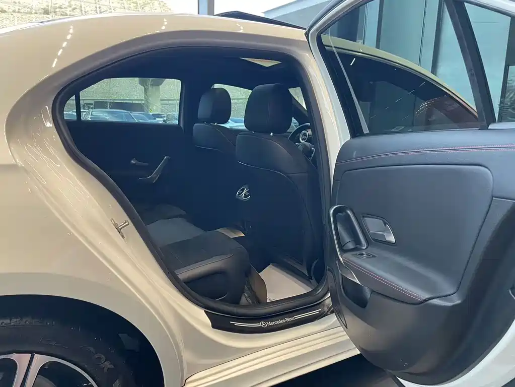 Mercedes-Benz A-Class — миниатюра 11