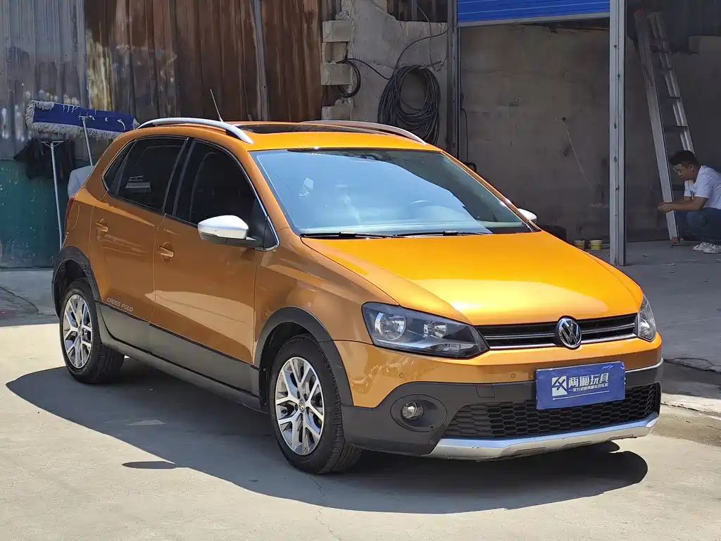 Volkswagen Polo 2014 1.6L Cross Polo AT
