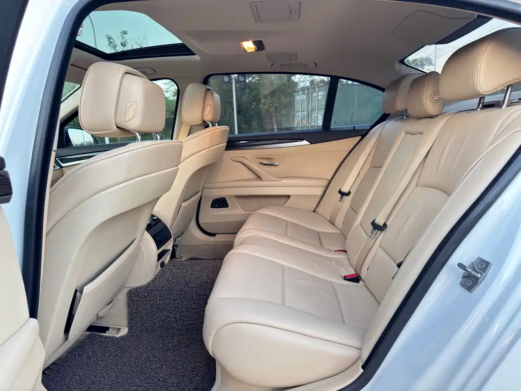 BMW 5 Series — миниатюра 12