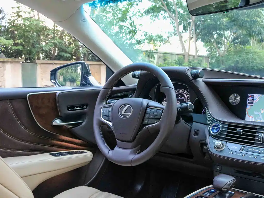 Lexus LS 2018 500h V