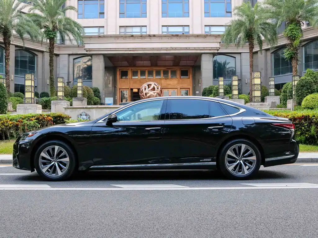 Lexus LS 2018 500h V