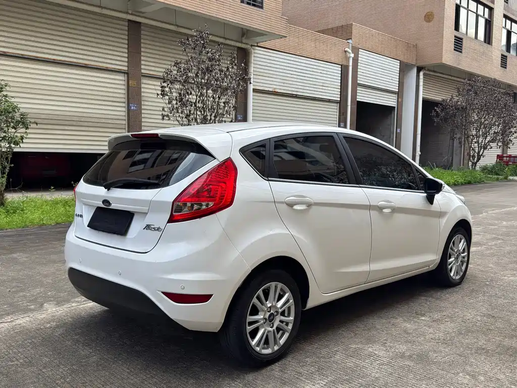 Ford Fiesta Hatchback 1.5L Auto Fashion Type, фото 8