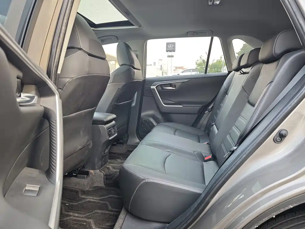 Toyota RAV4 — миниатюра 13
