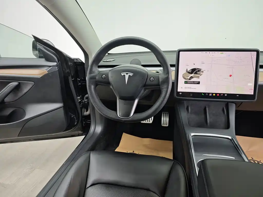 Tesla Model 3 — миниатюра 16