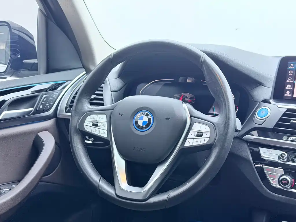 BMW iX3 — миниатюра 11