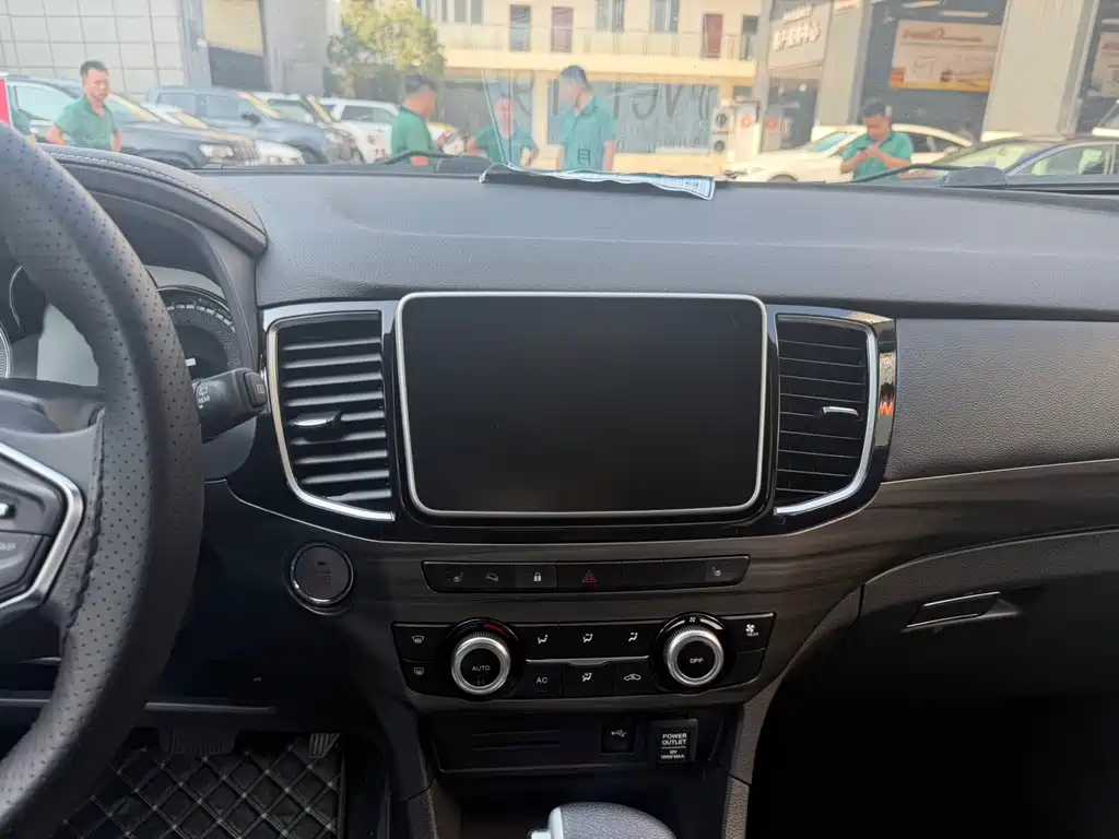 Isuzu MU-X — миниатюра 7