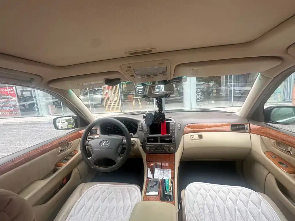 Lexus LS — миниатюра 6