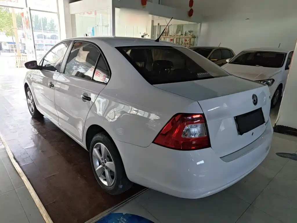 Skoda Rapid — миниатюра 5