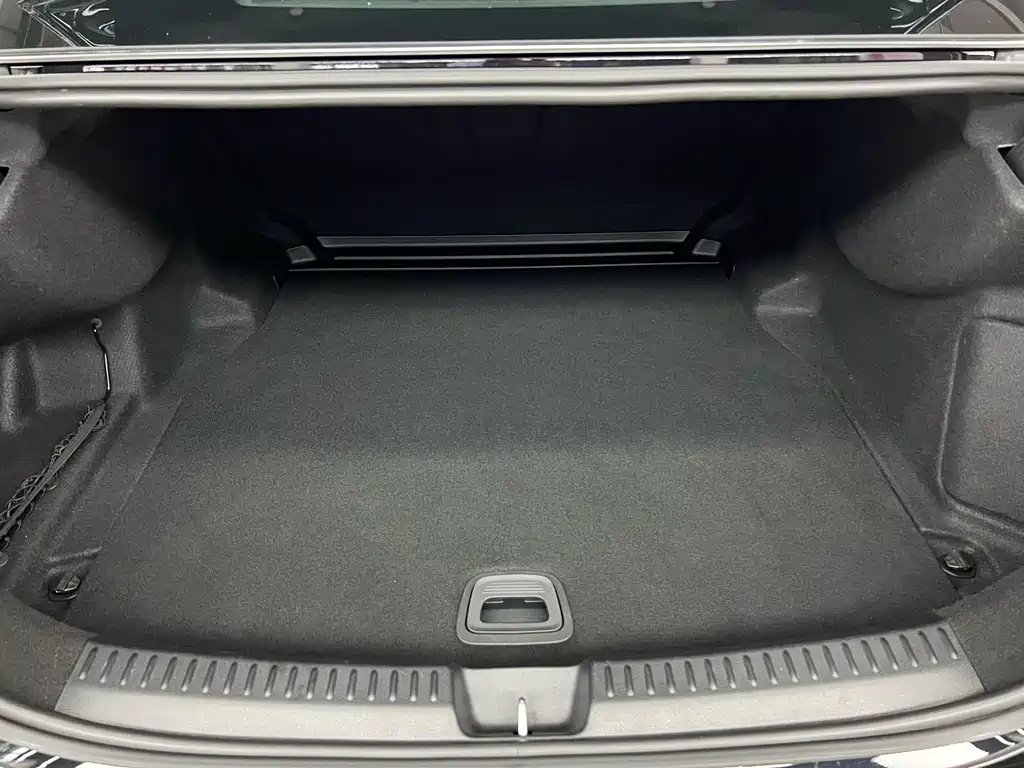 Mercedes-Benz E-Class — миниатюра 27