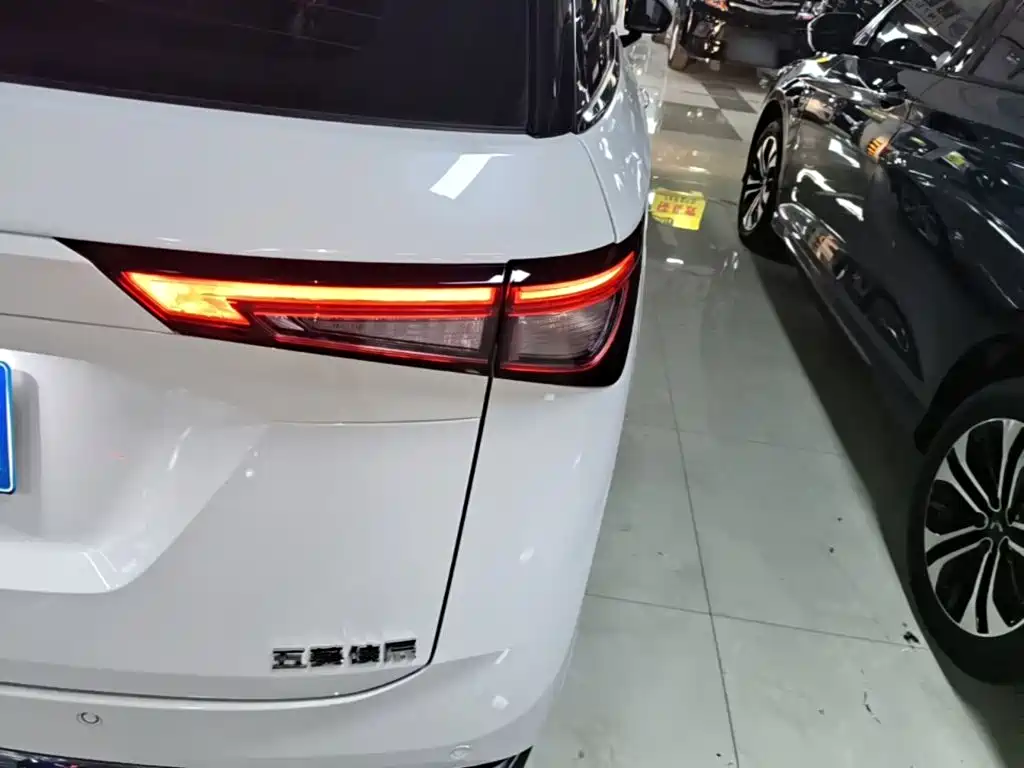 Wuling Jiachen — миниатюра 8