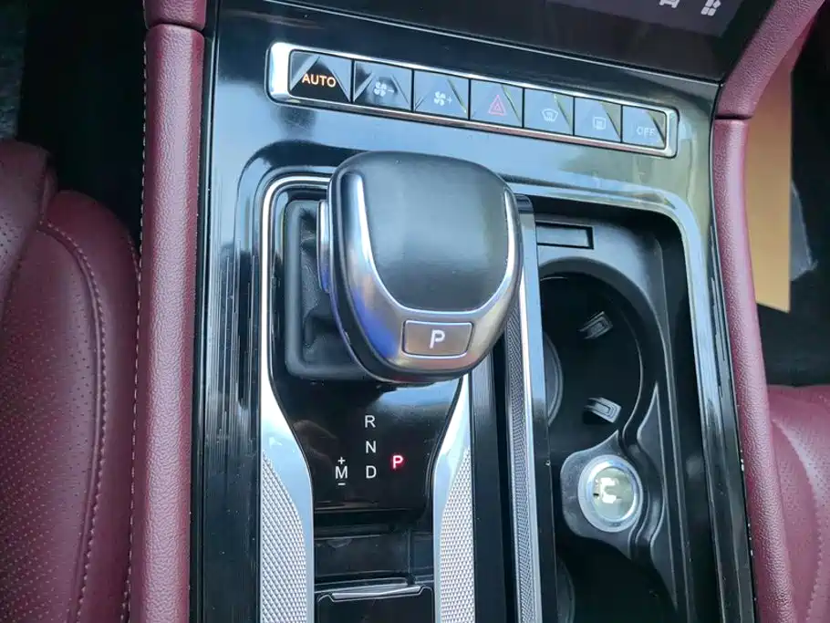 Hongqi Hongqi H5 — миниатюра 16
