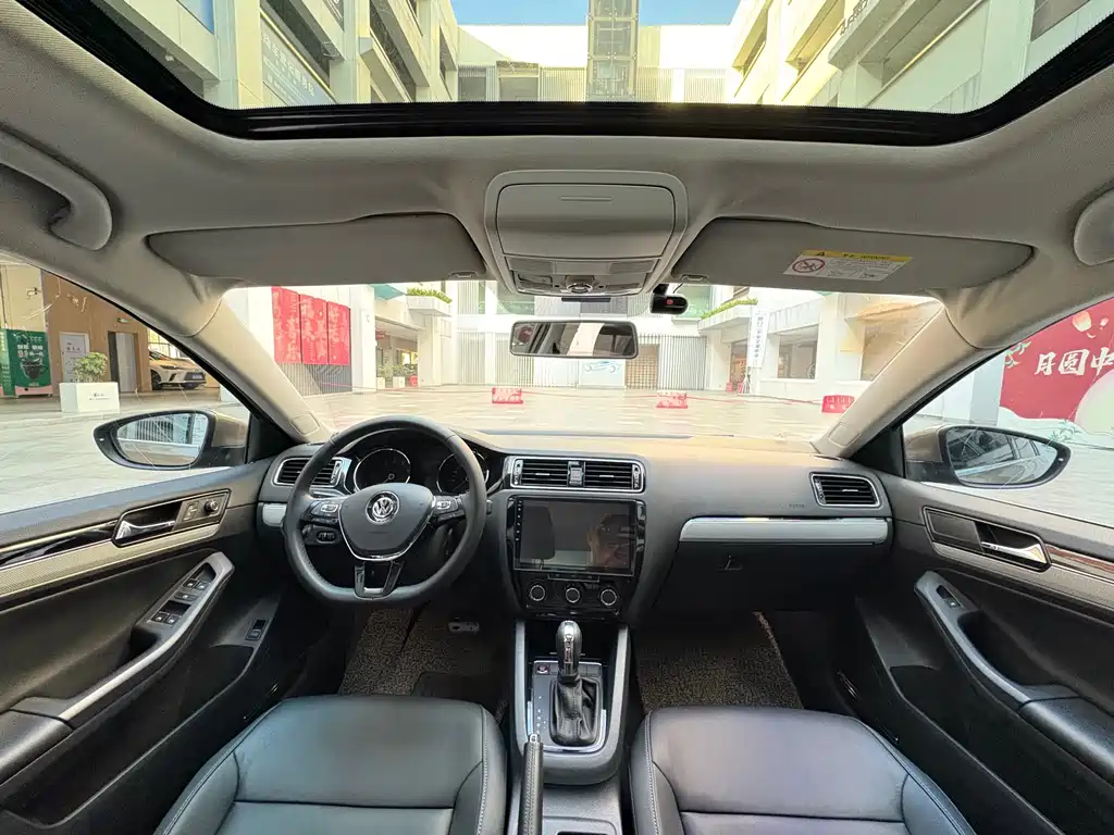Volkswagen Sagitar — миниатюра 5