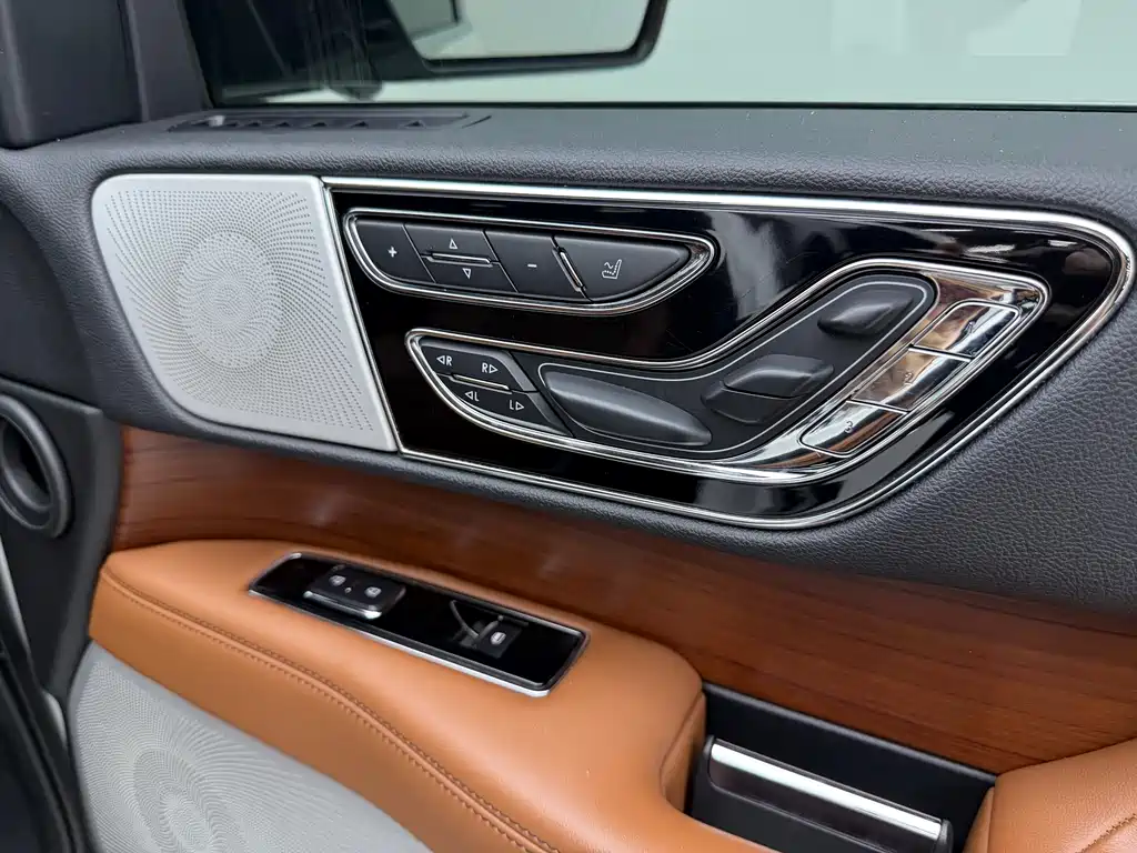 Lincoln Navigator — миниатюра 23
