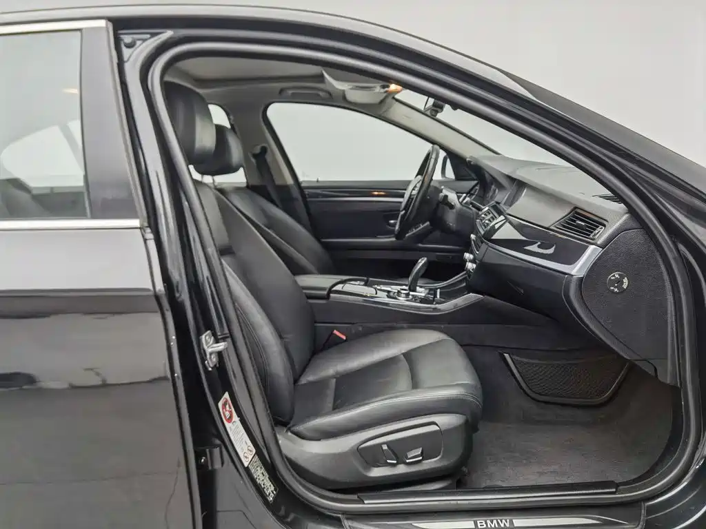 BMW 5 Series — миниатюра 23