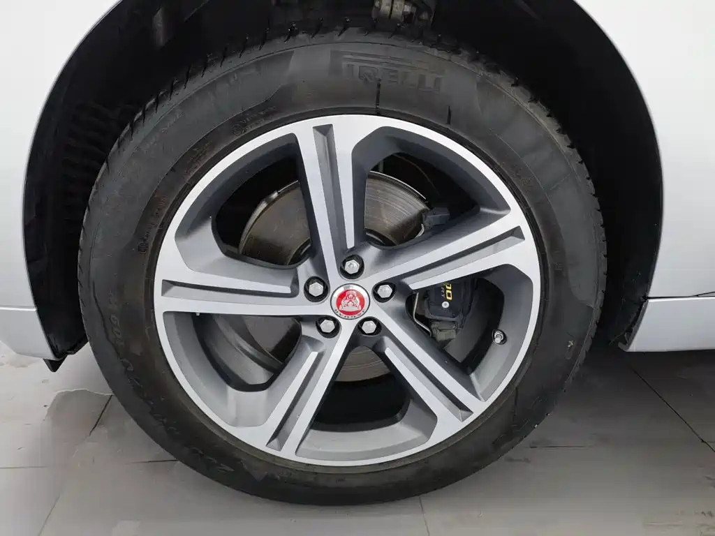Jaguar F-PACE — миниатюра 17