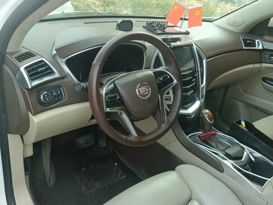 Cadillac SRX — миниатюра 12