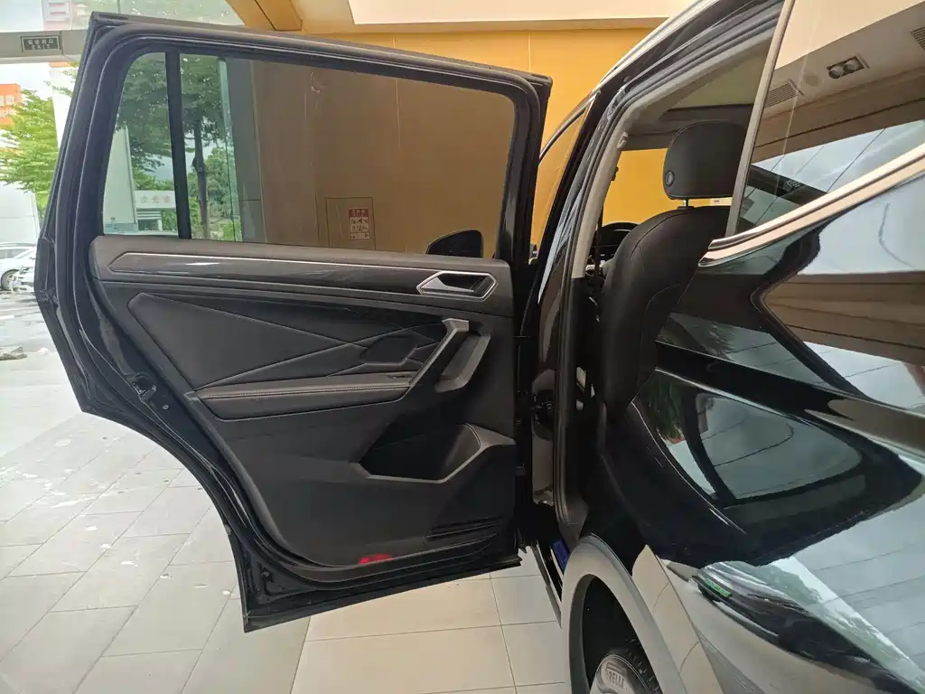 Volkswagen Tiguan L — миниатюра 20