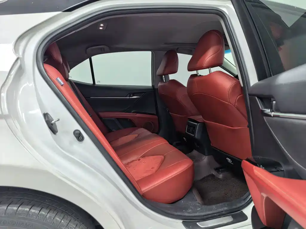 Toyota Camry — миниатюра 12