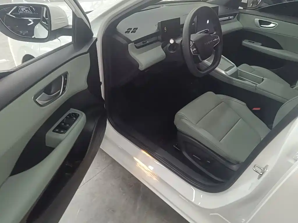 Roewe Young Wai D6 — миниатюра 12