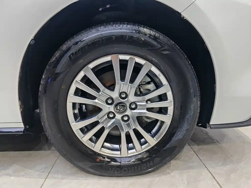 Toyota Sienna — миниатюра 14