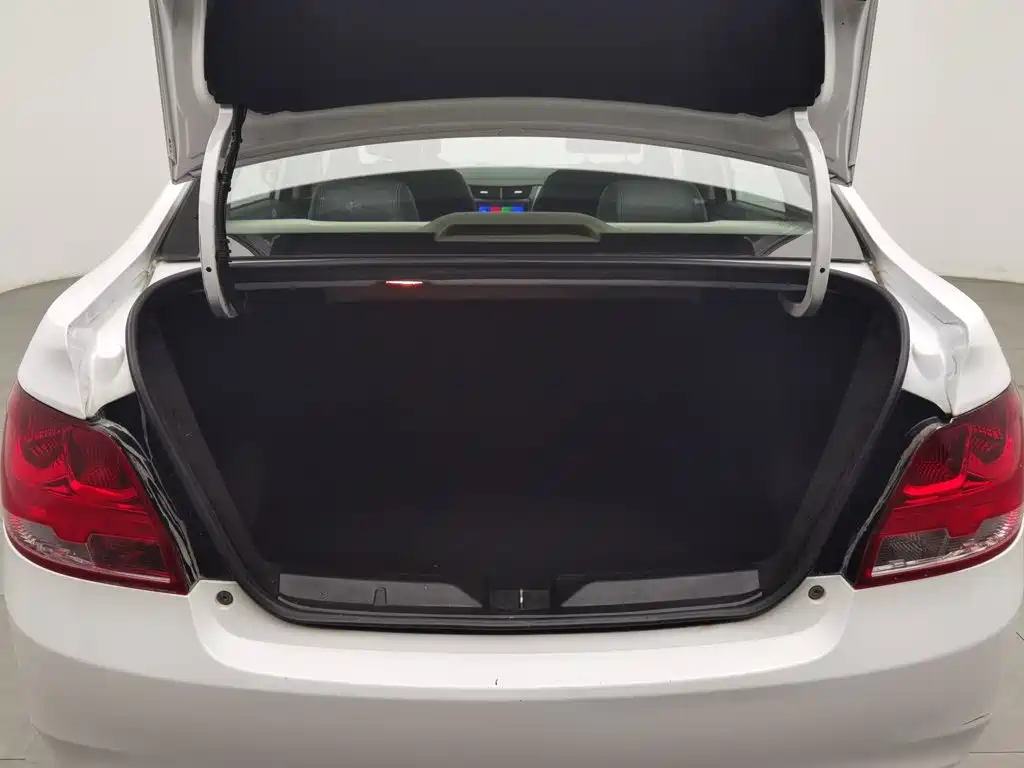 Chevrolet Sail — миниатюра 16