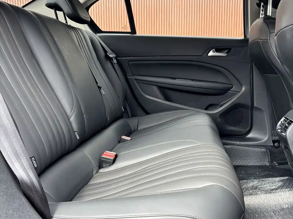 Peugeot 408 — миниатюра 17