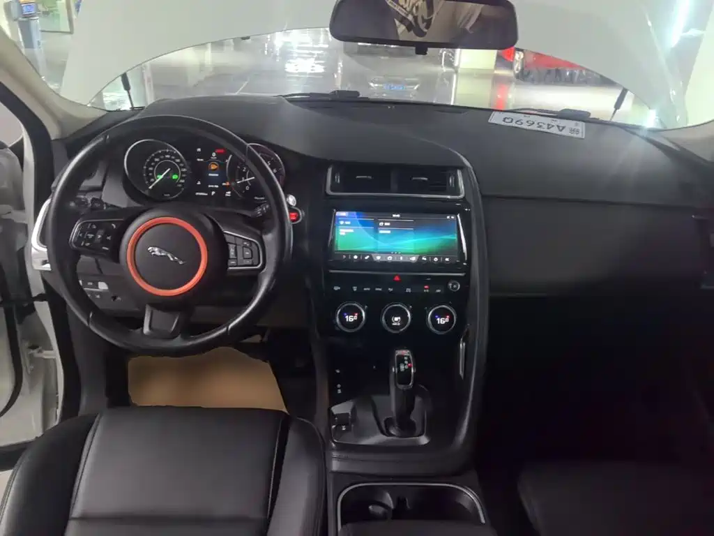 Jaguar E-PACE — миниатюра 10