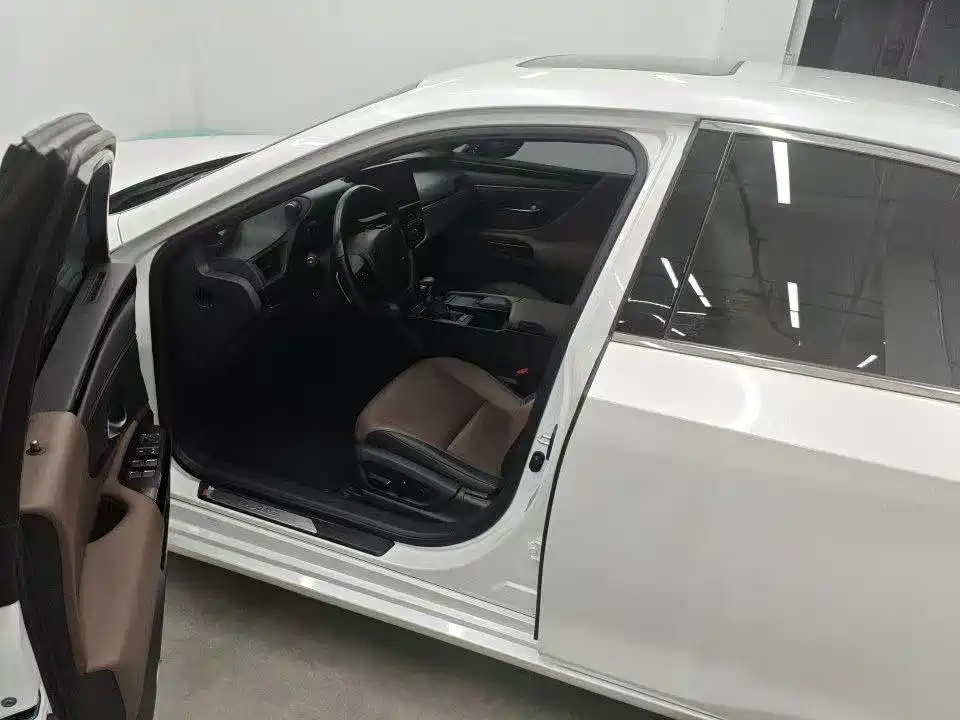 Lexus ES 2021 300h