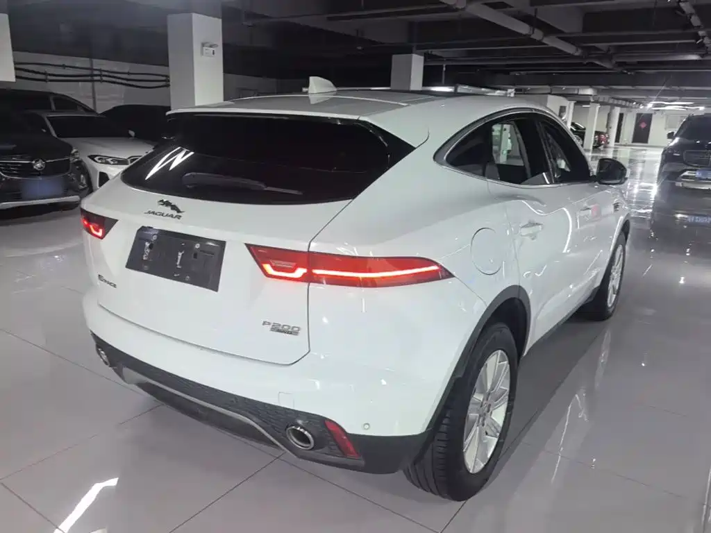 Jaguar E-PACE — миниатюра 7