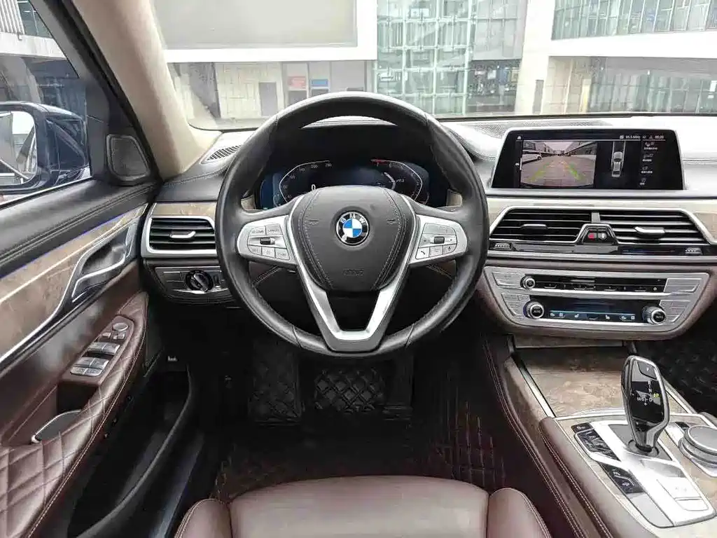 BMW 7 Series — миниатюра 5