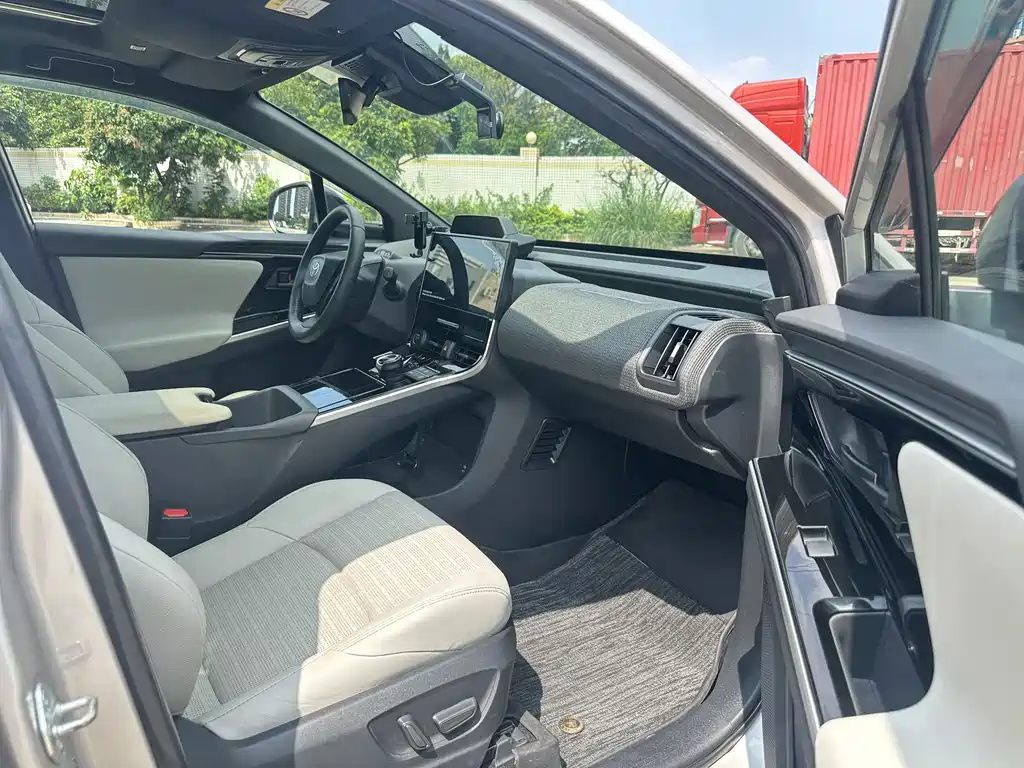 Toyota bZ4X — миниатюра 8