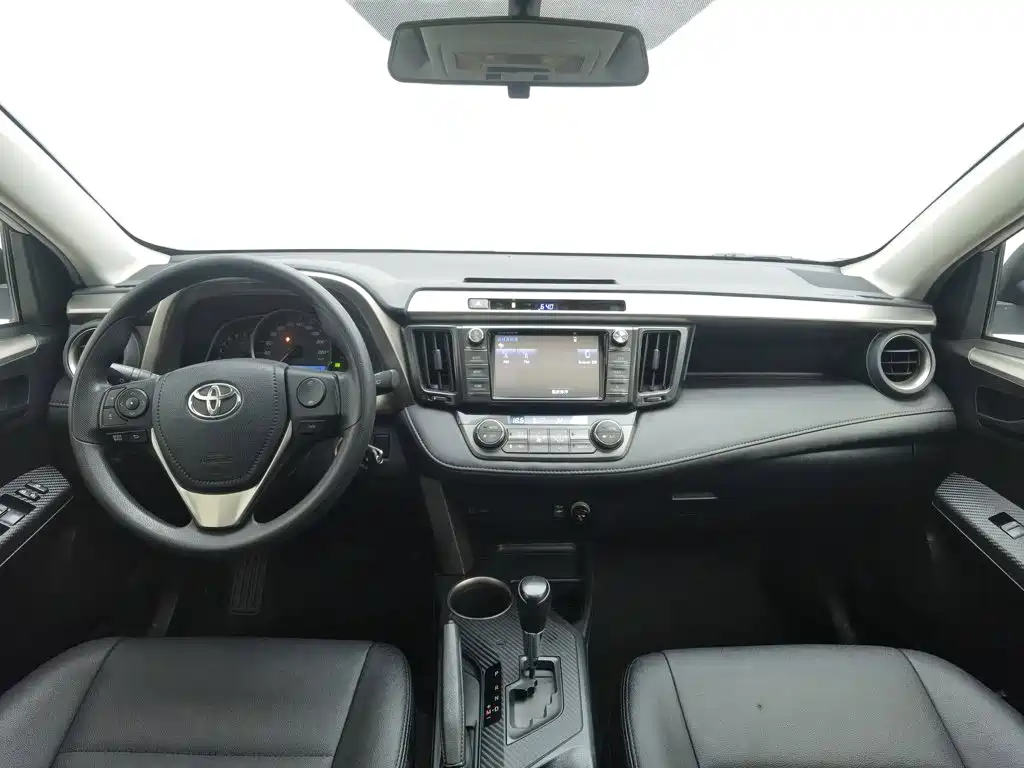 Toyota RAV4 — миниатюра 5