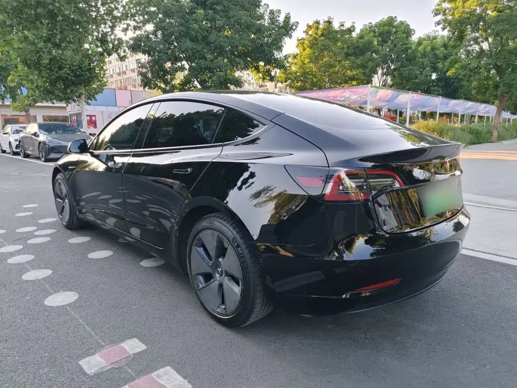 Tesla Model 3 — миниатюра 9