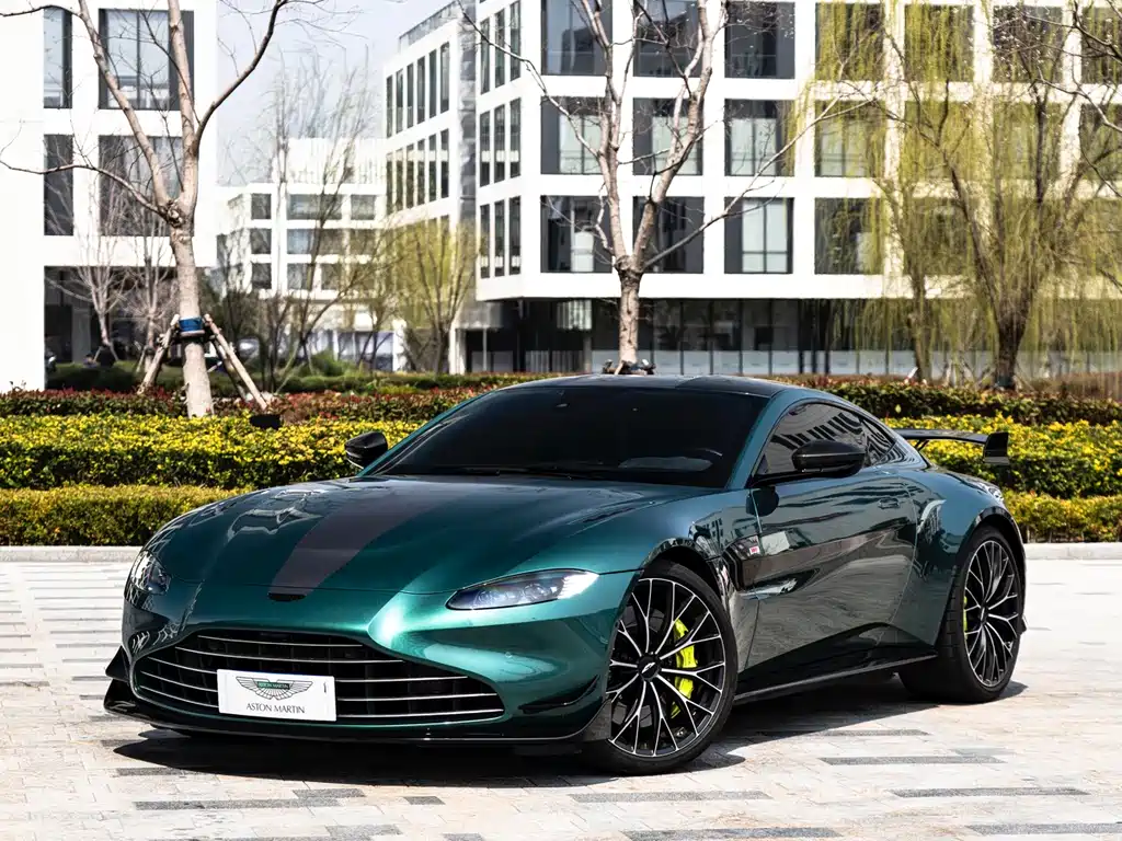 Aston Martin V8 Vantage 2024